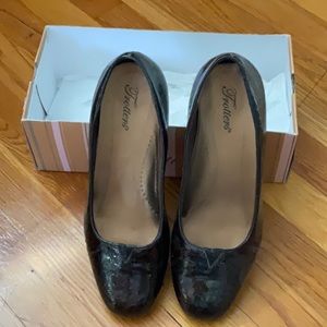 Trotters Mocha Crocodile Shoes